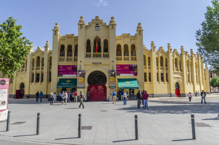 Albacete 45 - plaza de toros.jpg